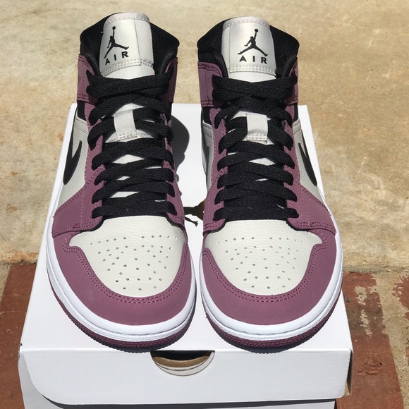 Air Jordan 1 SE Mid Mulberry (W) Size 7 & 8.5 Wmns - Picture 5 of 13